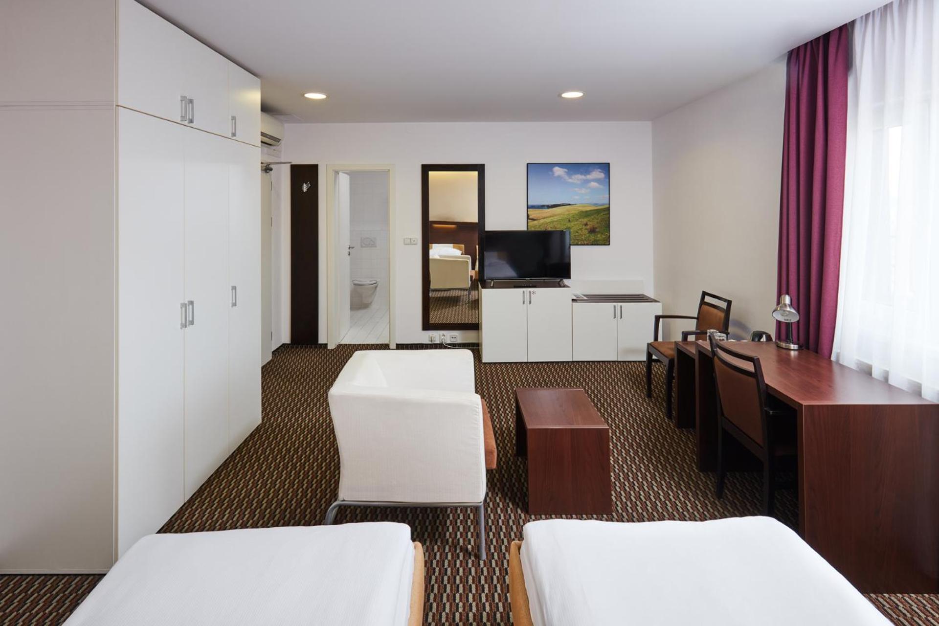 Hotel Rottal โอโตรโกวิตเซ ภายนอก รูปภาพ